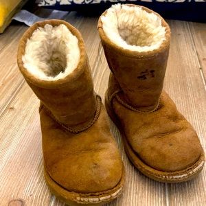 Well loved UGG kids boots sz.11